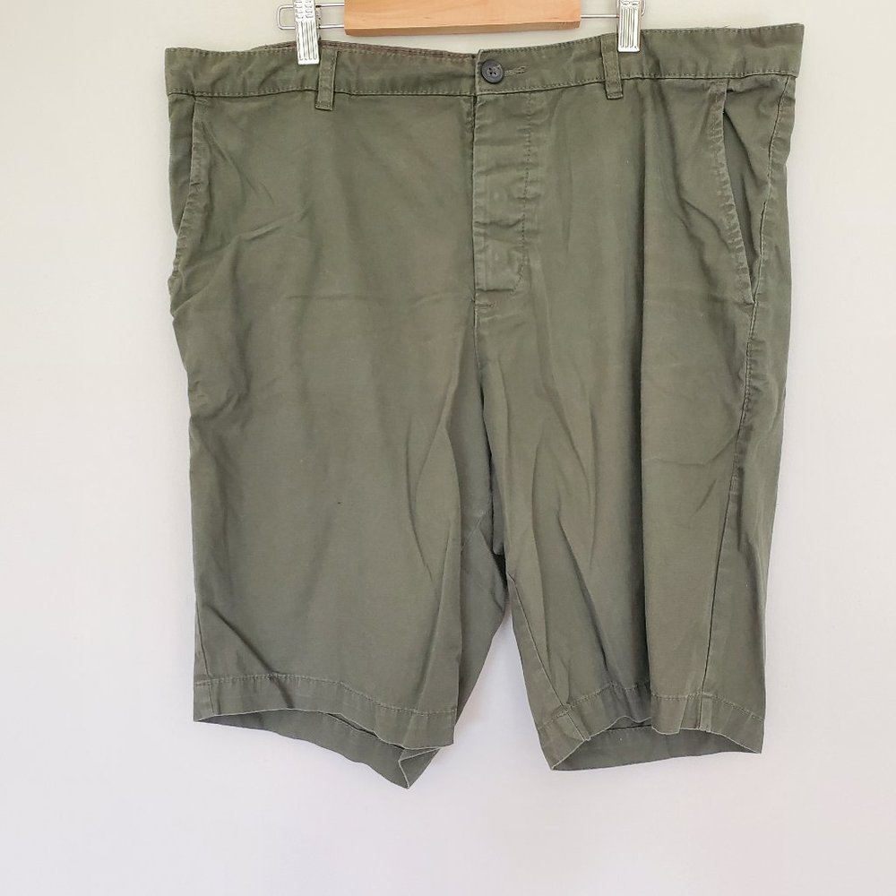 H&M Divided green chino shorts Men's 36
